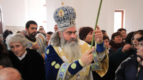 Митрополит Кирил хвърли оставка