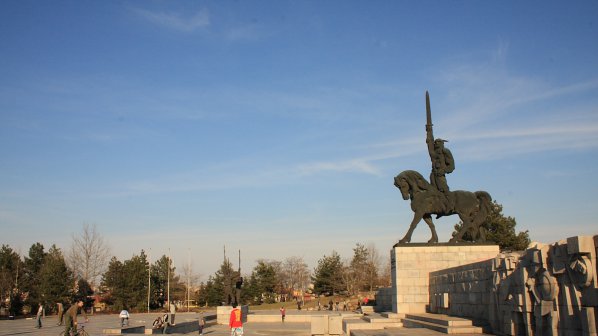 Поругаха паметника на Хан Аспарух в Добрич