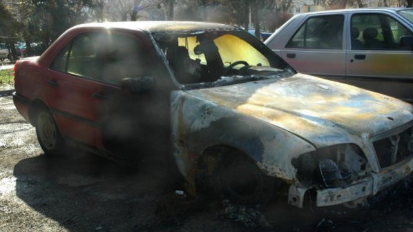 Подпалиха кола и в Хасково