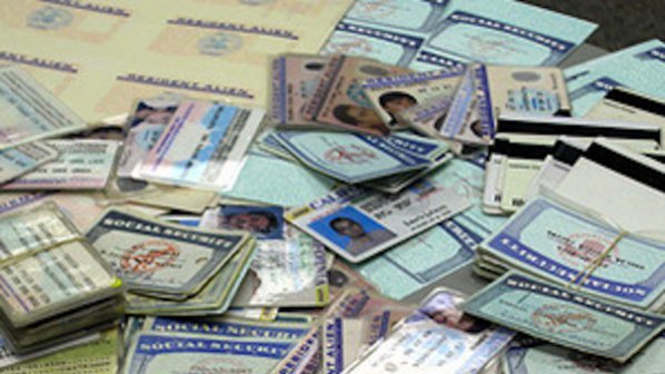 Близо 1 млн. биометрични паспорта във Франция са били издадени с фалшиви документи
