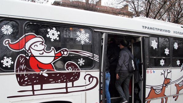 Пуснаха автобус на Дядо Коледа във Варна