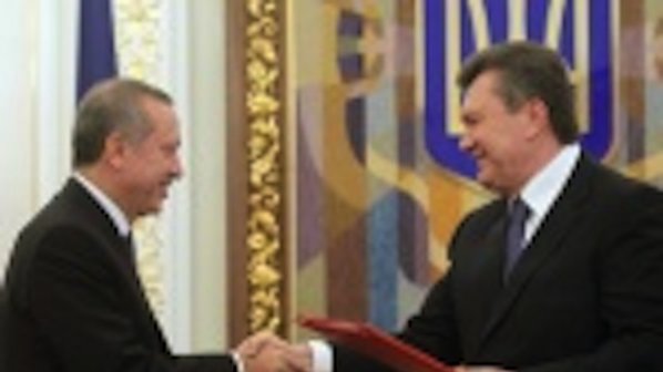 Турция и Украйна подписаха споразумение за премахване на визите