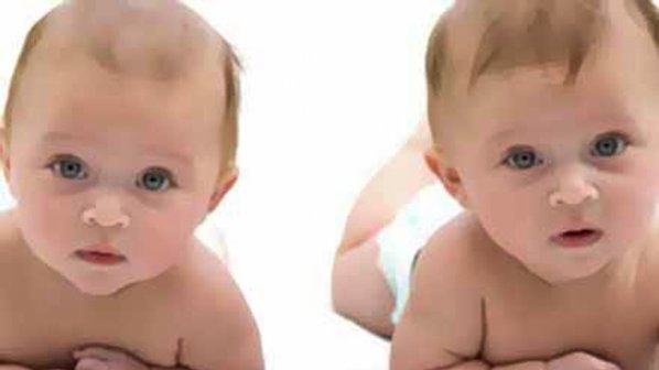 Две новородени се борят за приза Бебе на 2012 година