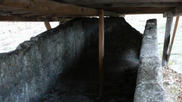 Откриха саркофага на Борис Първи захвърлен в двор