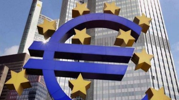 Финансовите министри от еврозоната ще обсъждат в Брюксел борбата с дълговата криза