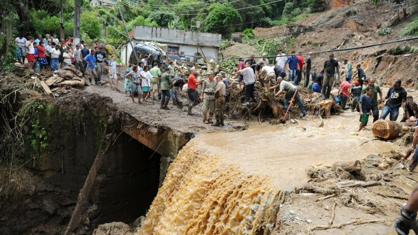 Около 60 души са загинали след огромно свлачище в Папуа Нова Гвинея