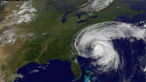 Урагании ветрове убиха двама души в САЩ