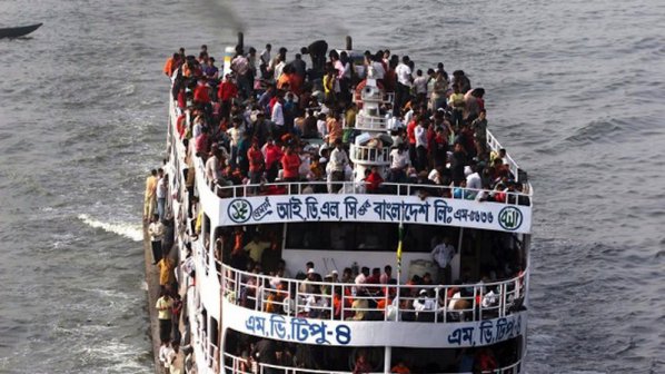 Ферибот с 350 души на борда изчезна