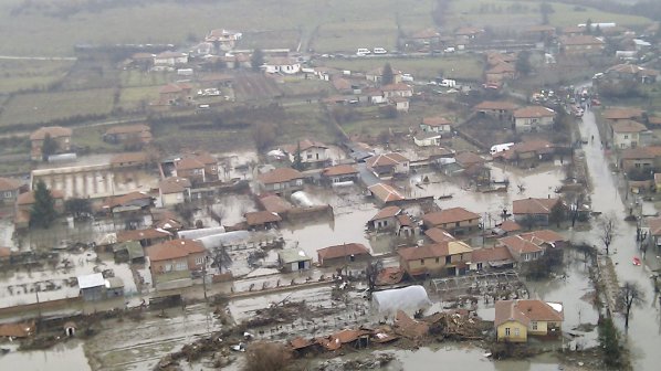 И Унгария ни помага в борбата с наводненията