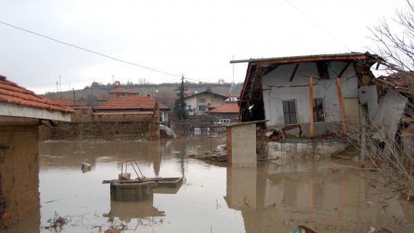Италия и Полша ни помагат в борбата с наводненията