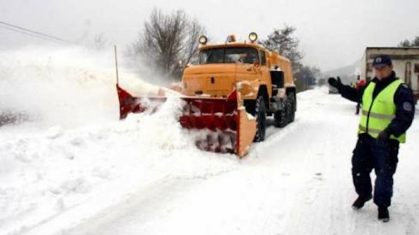 Павлова: Снегопочистването е почти невъзможно, вятърът е над 100 км/час