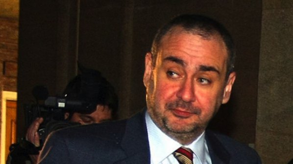 Велчев призна за половинчати разследвания