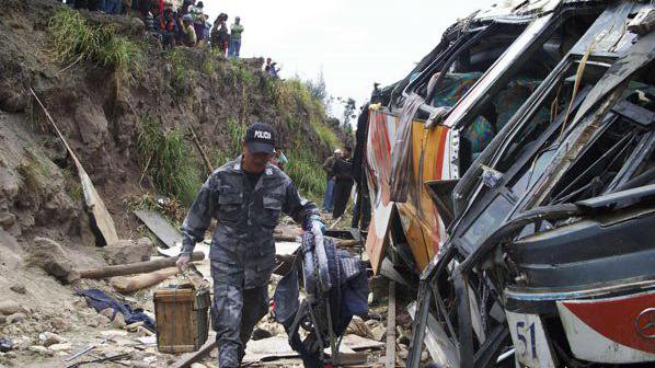 26 загинаха при автобусна катастрофа в Еквадор