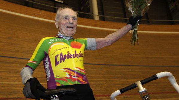 Френски столетник постави световен рекорд по колоездене
