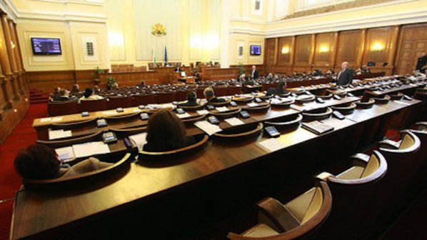 БСП поиска оставките на Мирослав Найденов и Стефан Константинов