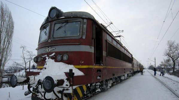 Пуснаха влаковете между Банско и Добринище