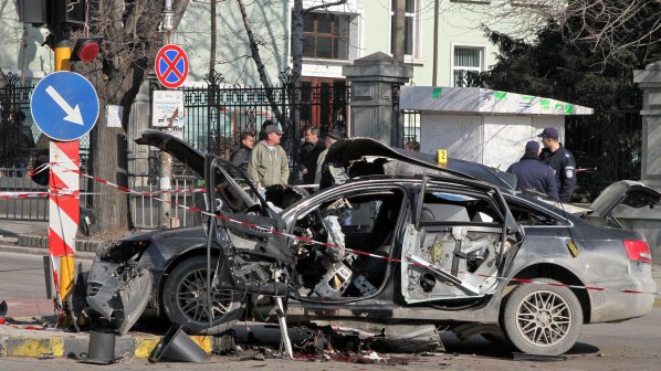 Взривиха боса на рапаните в центъра на Варна (видео)