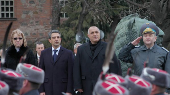 Президентът Росен Плевнелиев прие строя за празника в София (снимки)