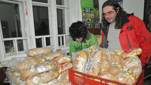 Залива ни евтин румънски хляб