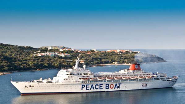 &quot;Корабът на мира&quot; акостира на бургаското пристанище