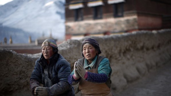 Майка на четири деца се самозапали в Тибет