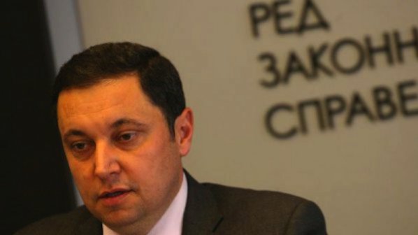 Яне Янев: Подкрепяме правителството, но няма да пестим критики