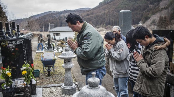 Япония почете жертвите на природните бедствия отпреди година