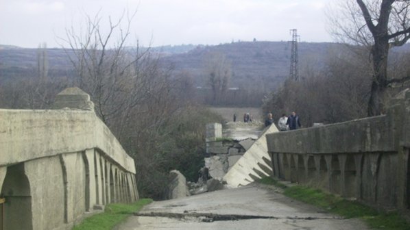 Затвориха пътя Мусина - Русаля заради пропаднал мост