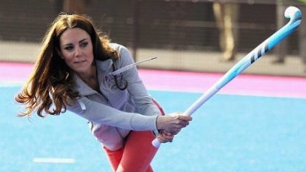 Кейт Мидълтън играе хокей с олимпийци (видео)