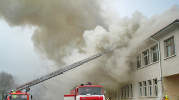 Столично училище се запали, евакуираха всички деца