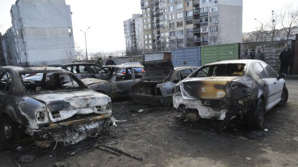 Пак горяха коли в София