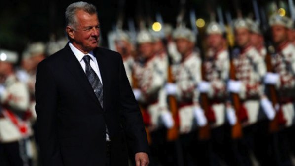Унгарският президент подаде оставка заради плагиатство от българин