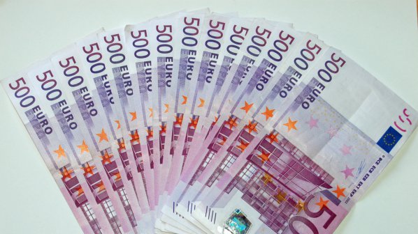 Заради кризата гърците дават по - малко подкупи