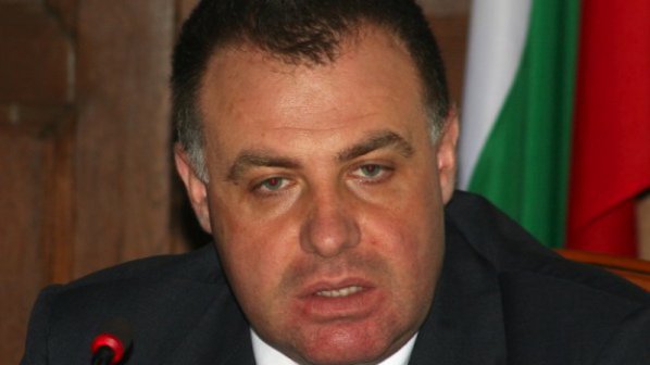 Искат оставката на Мирослав Найденов заради проблема с кучетата