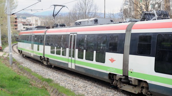 Пускат допълнителни вагони за 25 влака на Разпети петък