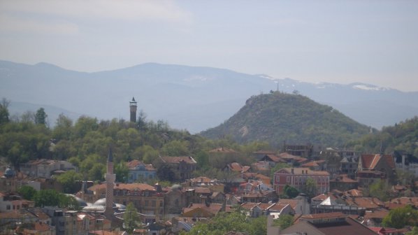Иманяри започнаха да ровят Небет тепе в Пловдив