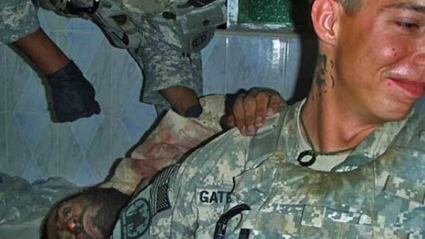 Нов скандал! Американци се снимали с разчленени афганистанци (снимки)