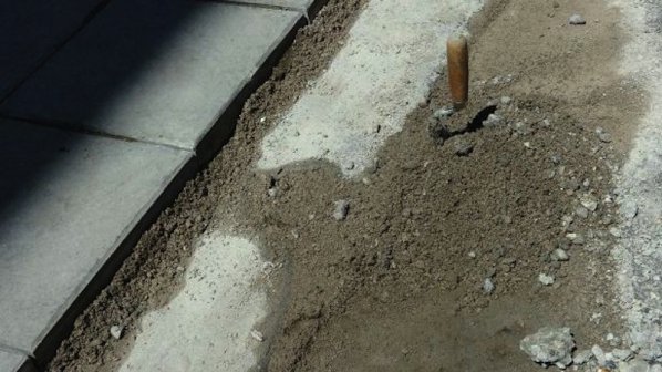 6-метрова дупка в тротоар погълна китайка (видео)