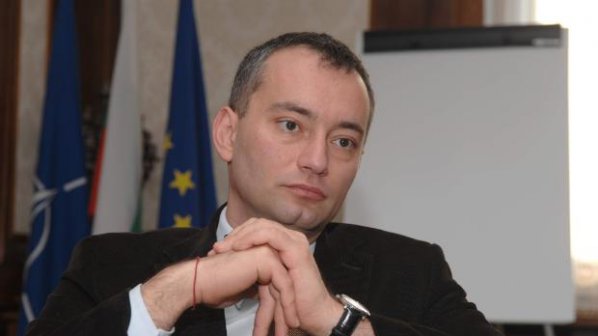 Николай Младенов иска промяна на Изборния кодекс