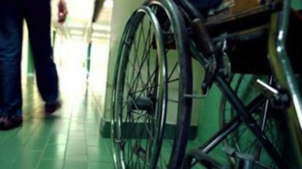 Дете с паралич проходи след 14 години