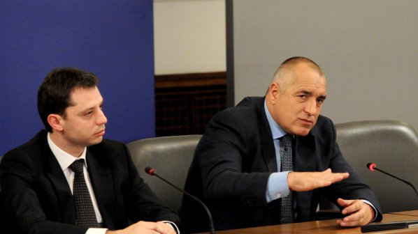 Бойко Борисов и Делян Добрев връчват договори за близо 50 млн. лв.