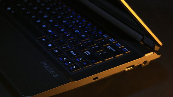 Maingear Pulse - компактен лаптоп за игри