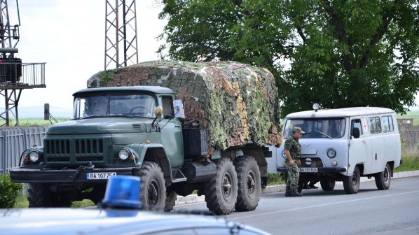 Над 140 военни прочистват района на Петолъчката