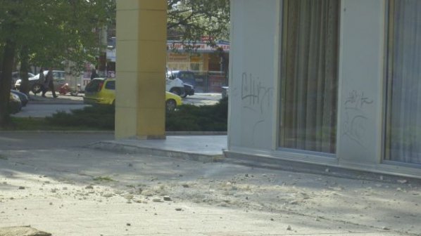Поликлиниката в Кюстендил се руши