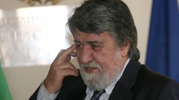 &quot;Атака&quot; иска оставката на Вежди Рашидов, псувал на турски език