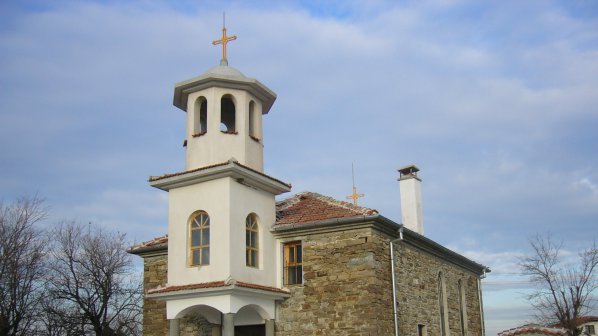 Откраднаха икони на 300 години от църквата в село Радожда, Стружко