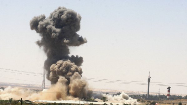 Кола - бомба рани 23-ма души в Ирак