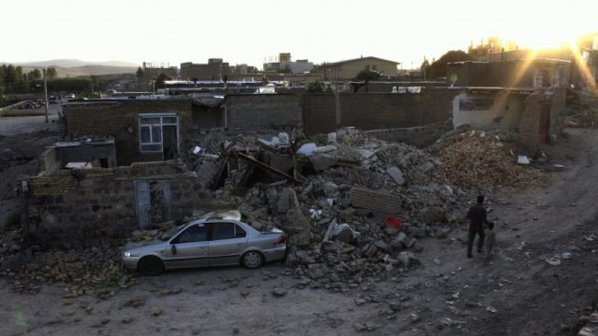 250 станаха жертвите на двете силни земетресения в Иран