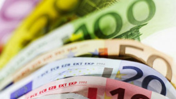 Дядо пробва да преметне банка с фалшиво евро