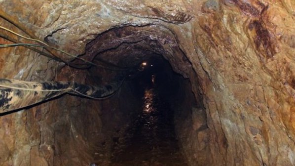 60 миньори загинаха при срутване на мина в Конго